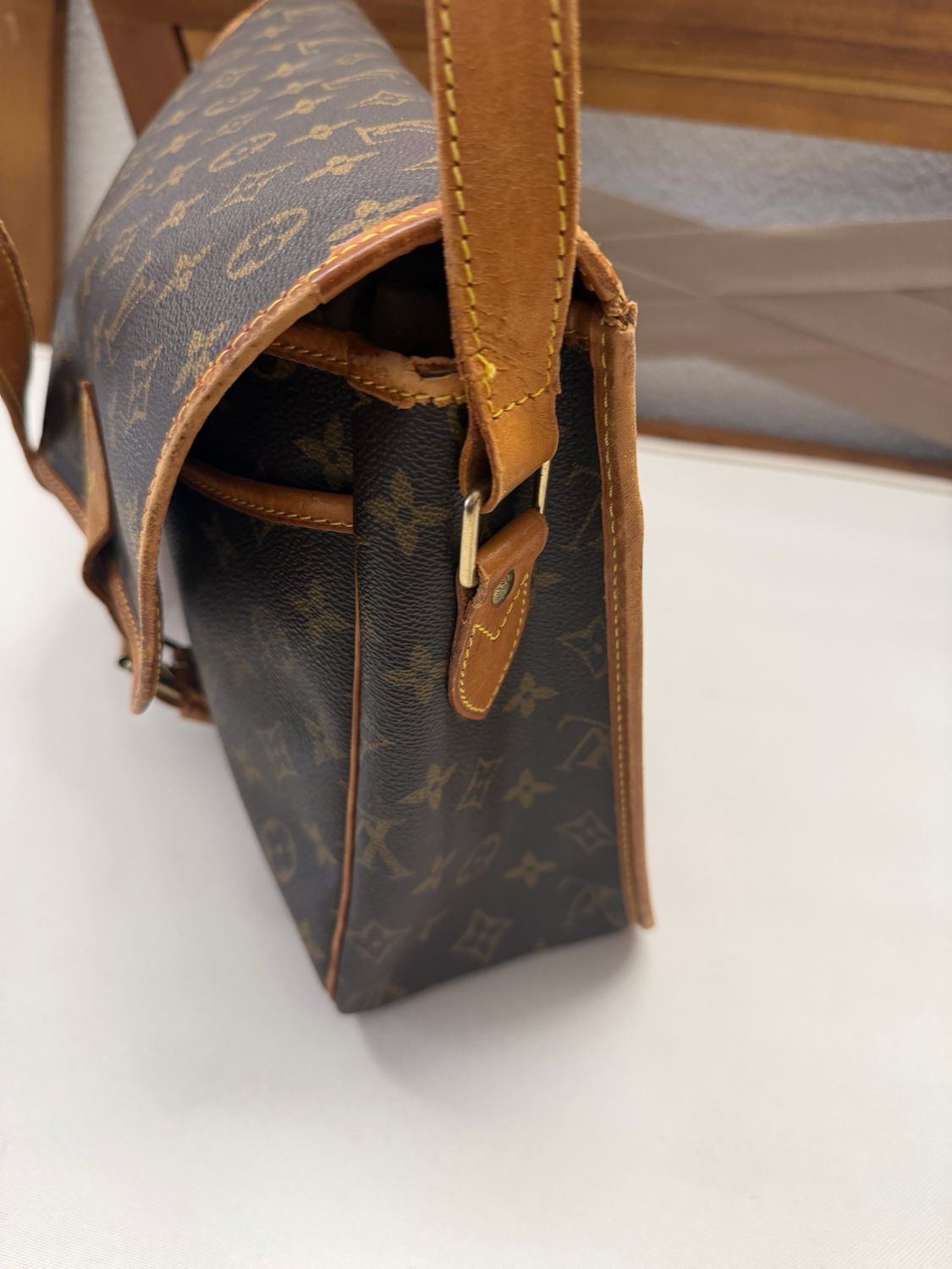 Louis Vuitton Messenger Sac Gibeciere Gm Messenger