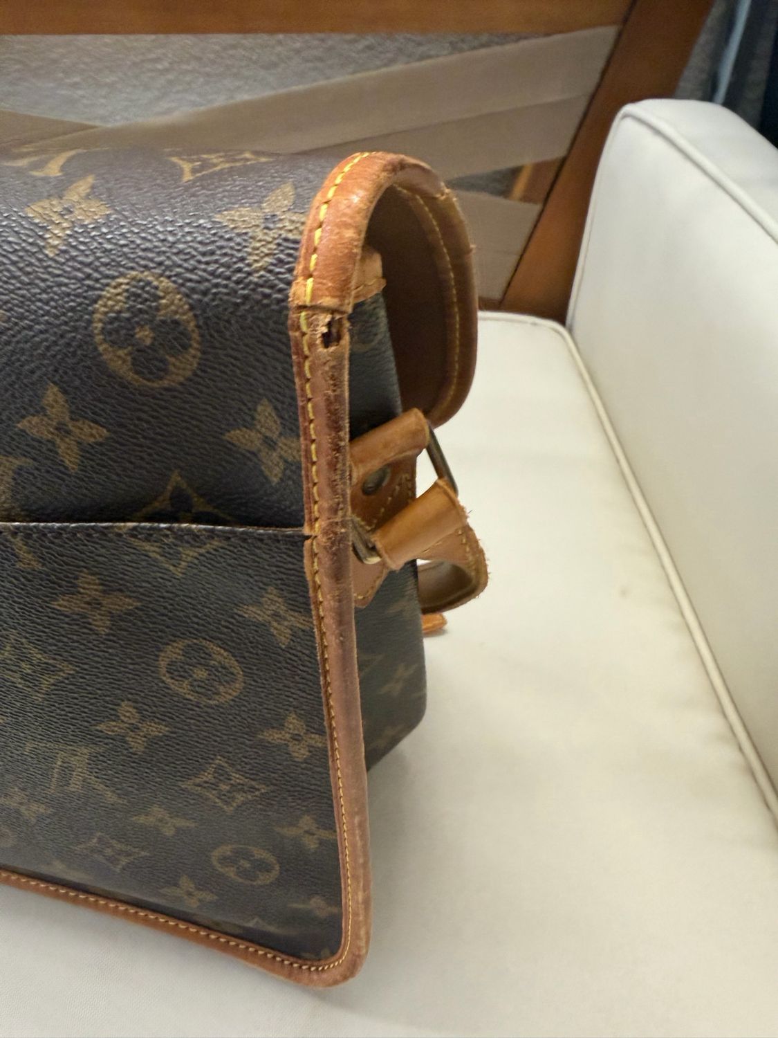 Louis Vuitton Messenger Sac Gibeciere Gm Messenger