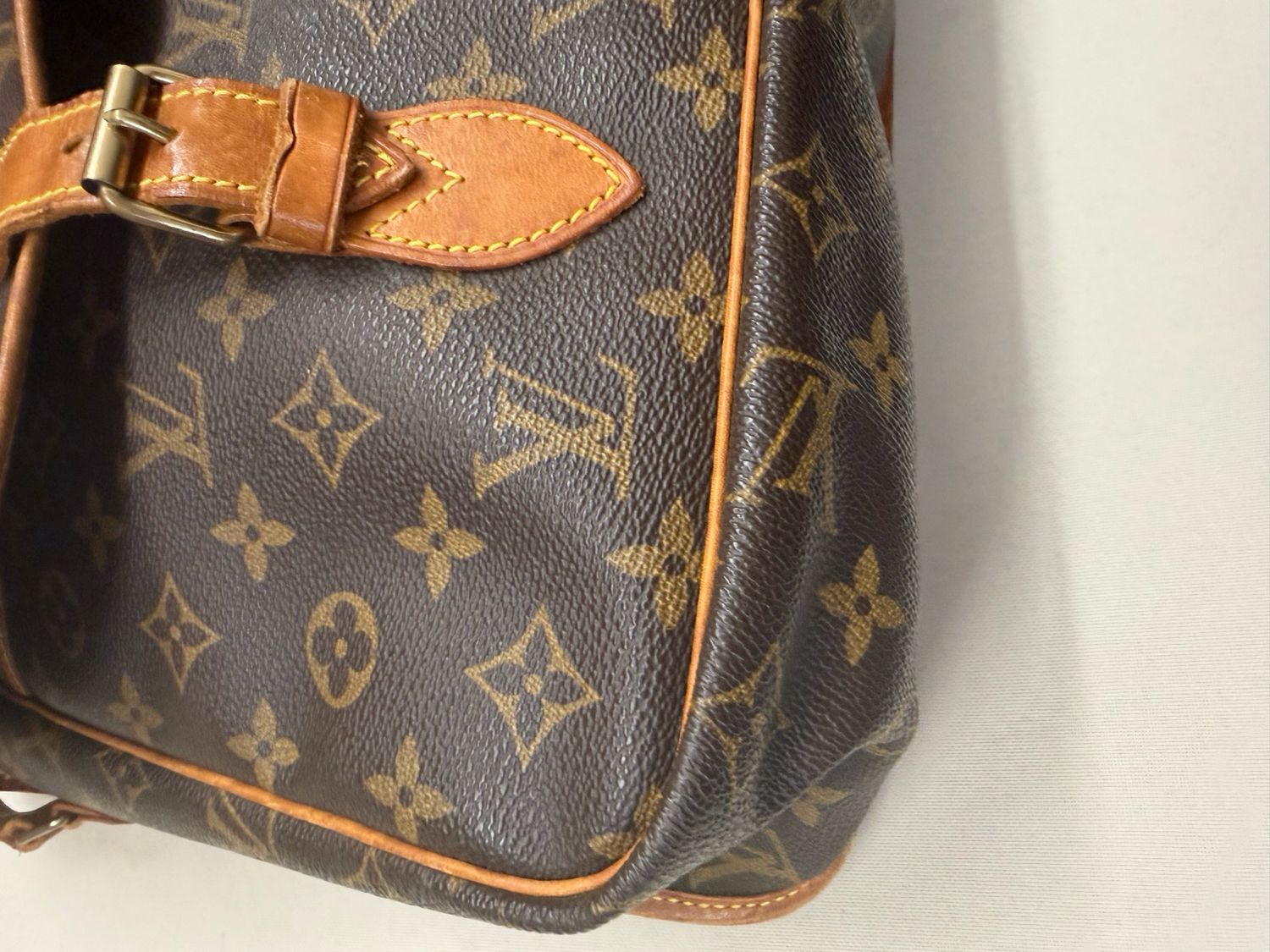 Louis Vuitton Messenger Sac Gibeciere Gm Messenger