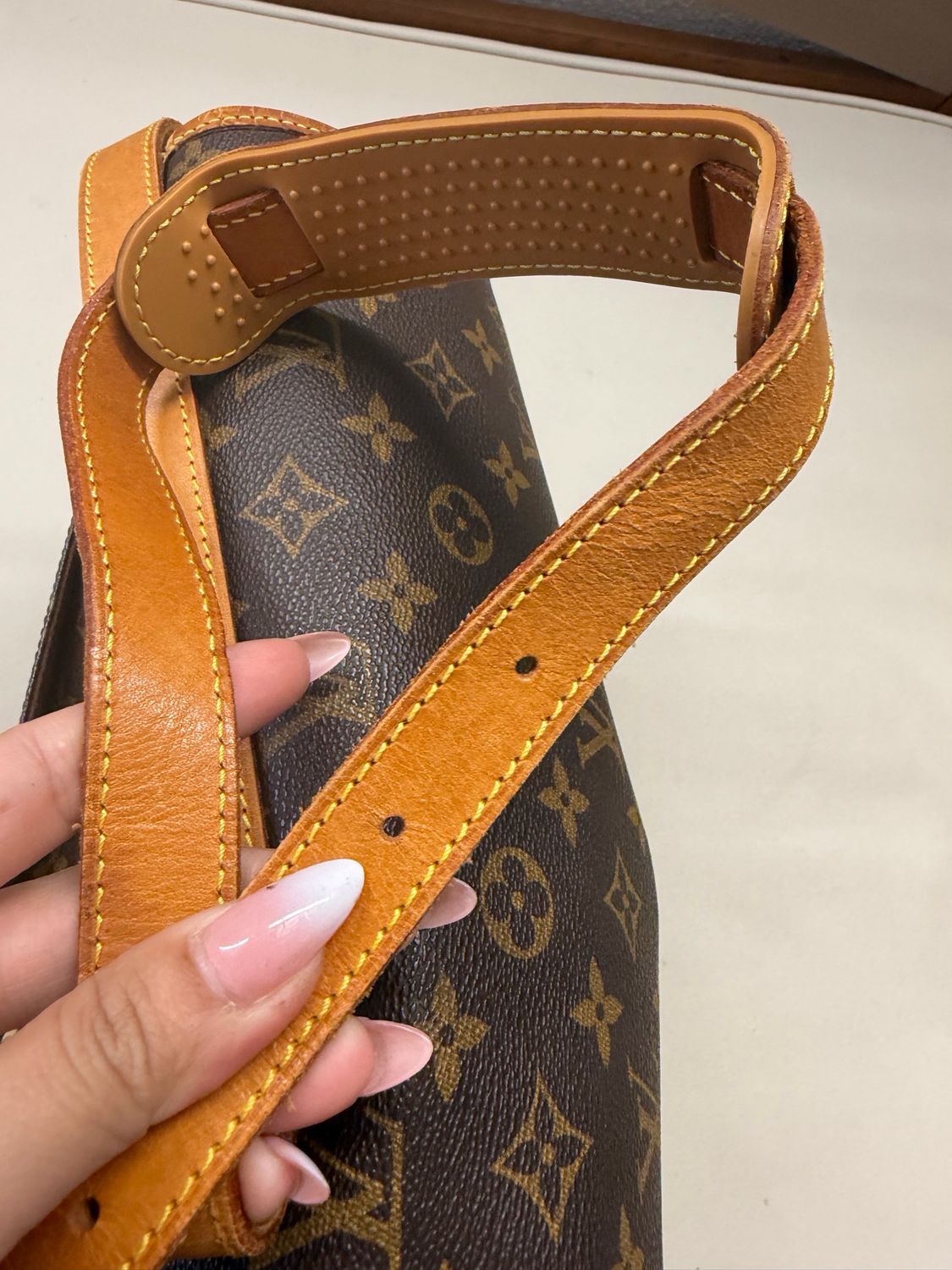 Louis Vuitton Messenger Sac Gibeciere Gm Messenger