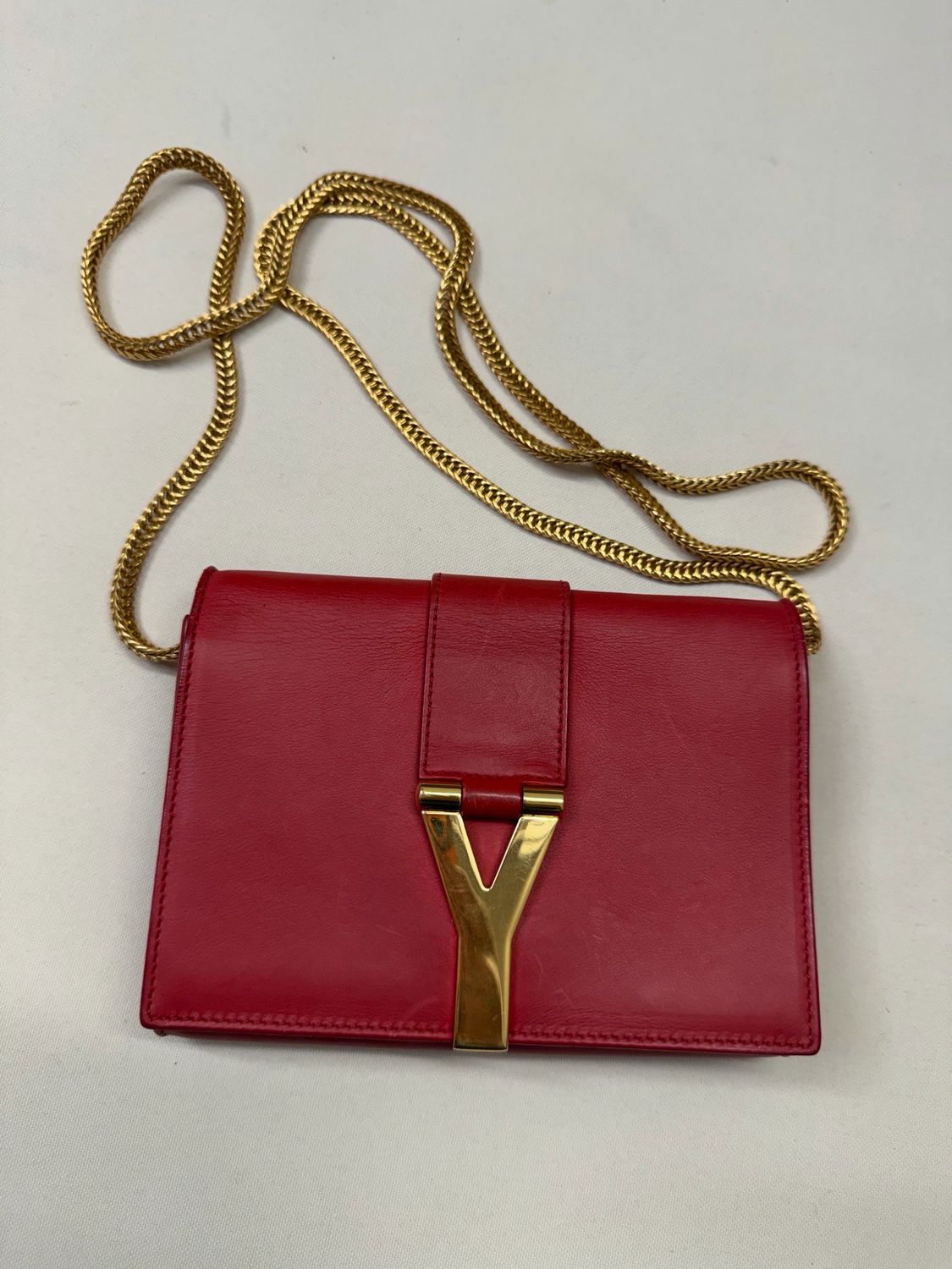 Yves Saint Laurent Classic Y Ligne Wallet on Chain