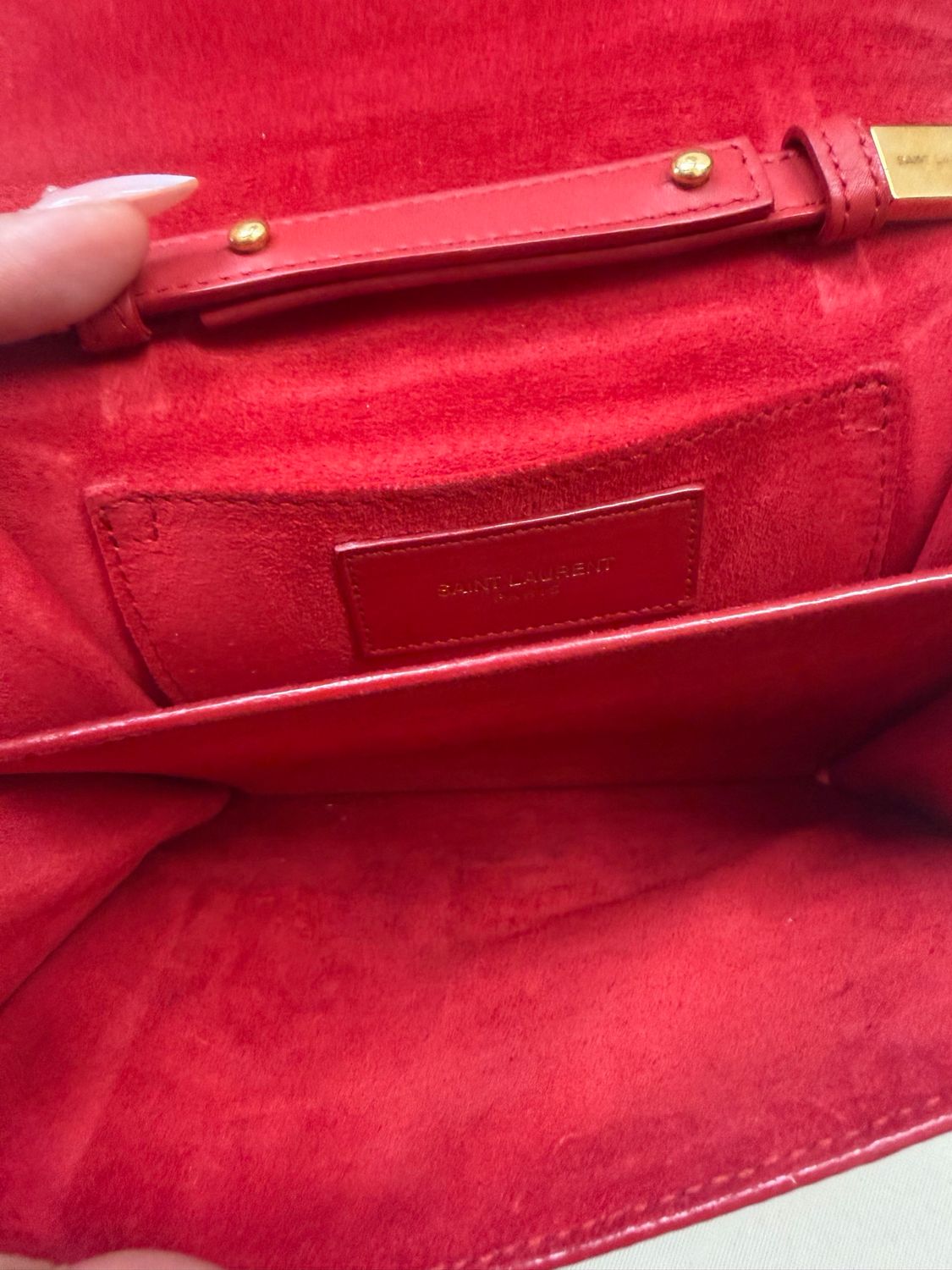 Yves Saint Laurent Classic Y Ligne Wallet on Chain