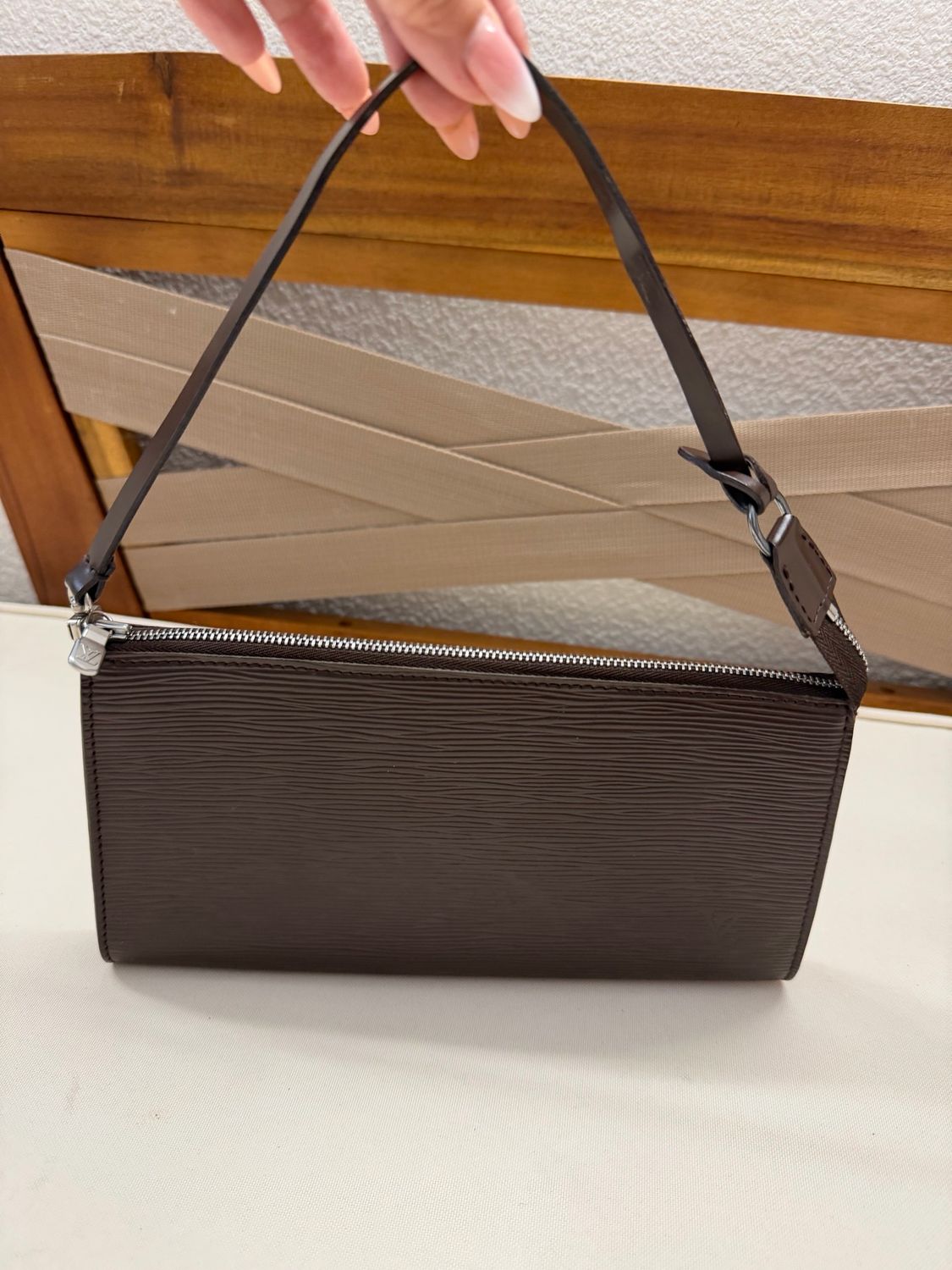 Louis Vuitton Epi Accesoires Pochette in Moka Brown