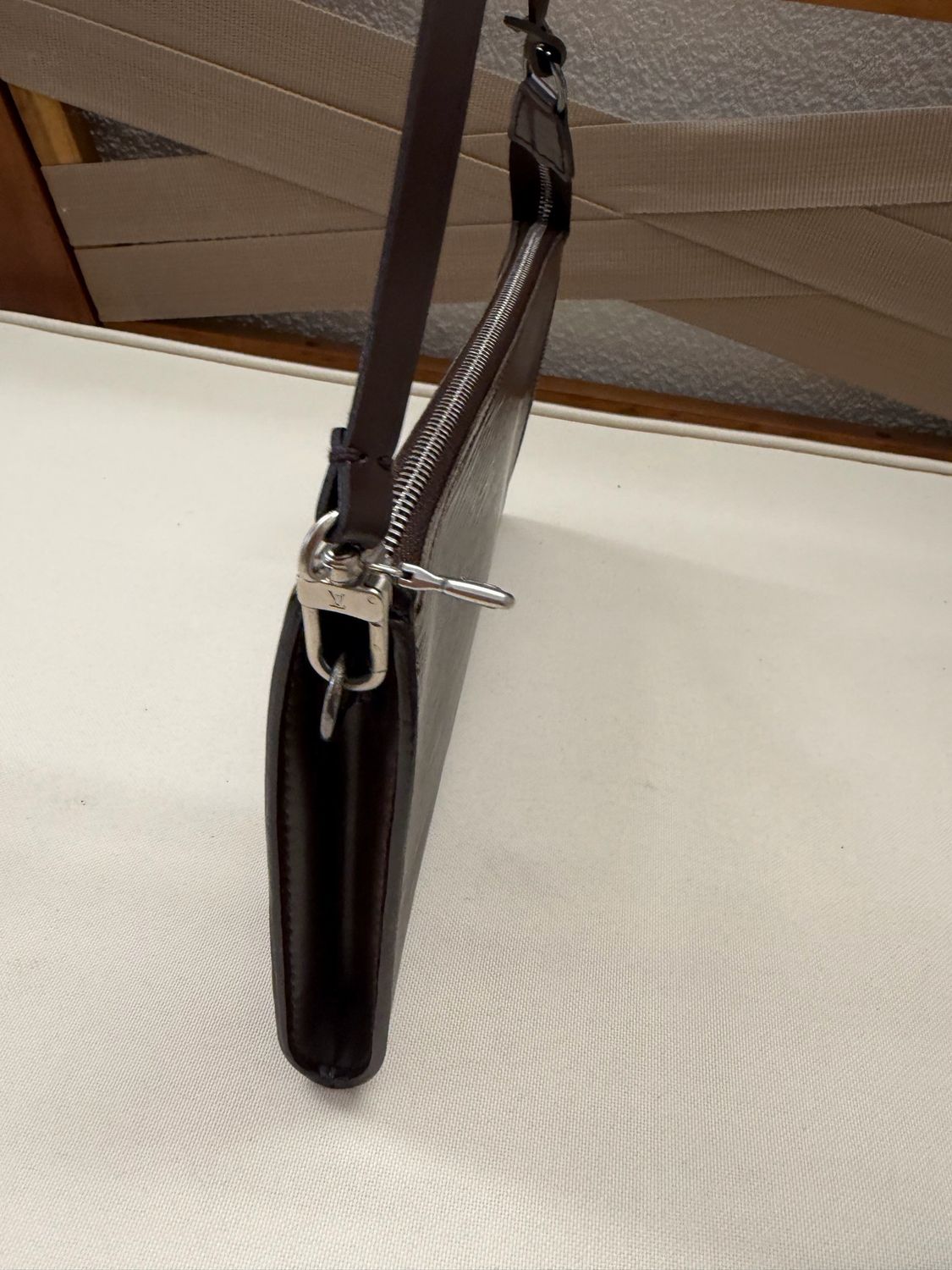 Louis Vuitton Epi Accesoires Pochette in Moka Brown