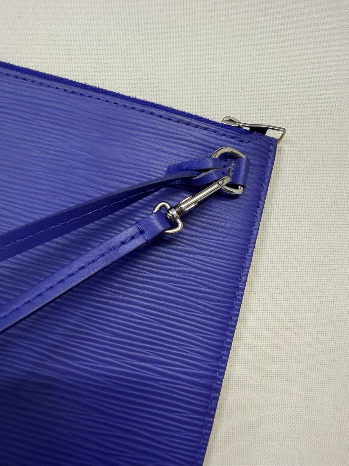 Louis Vuitton Neverfull Epi Pouch in Purple