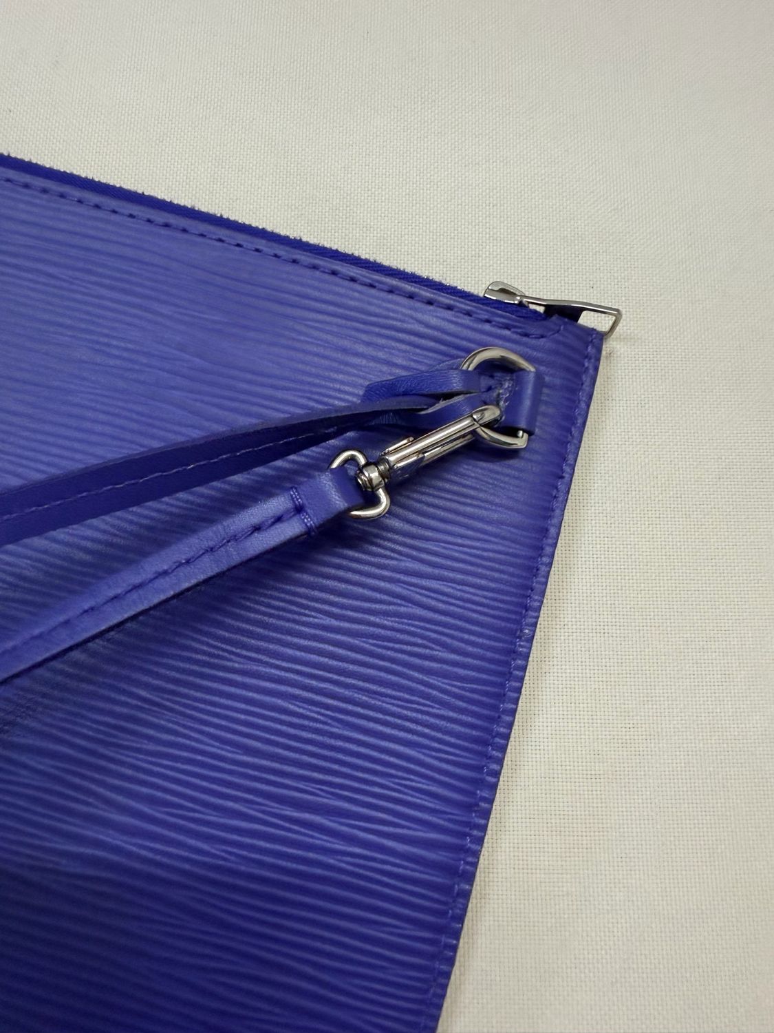 Louis Vuitton Neverfull Epi Pouch in Purple