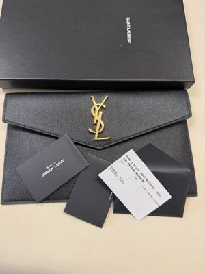 Yves Saint Laurent Uptown Clutch Grain De Poudre In Black