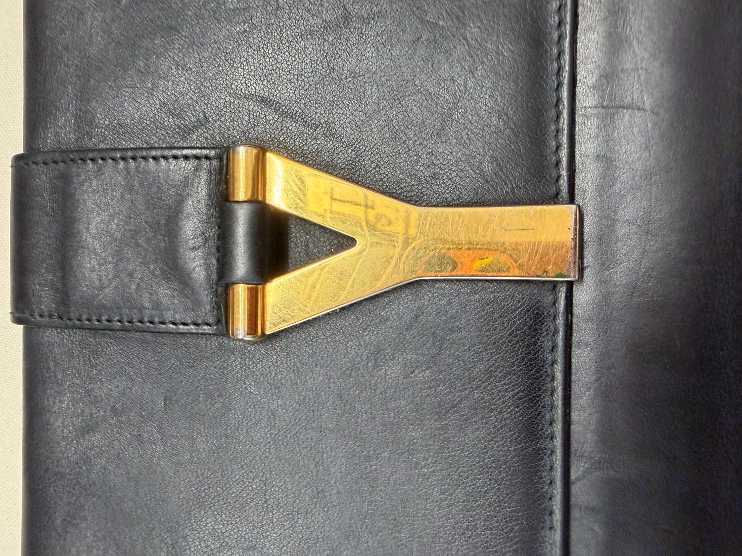 Yves Saint Laurent Clutch Chyc Logo in Black Leather