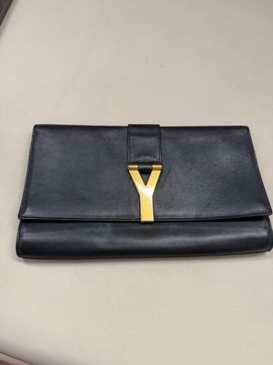 Yves Saint Laurent Clutch Chyc Logo in Black Leather