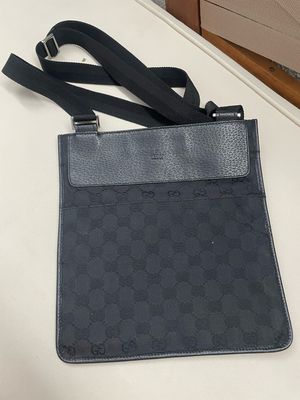 Gucci Monogram Flat Messenger Sling Crossbody in Black