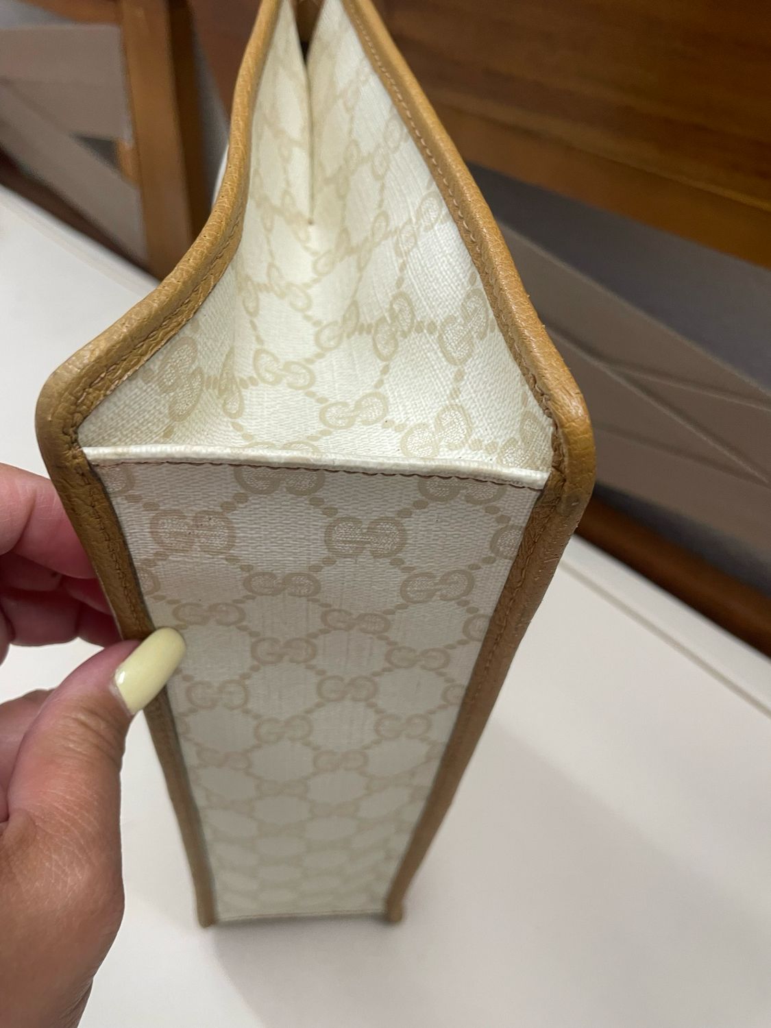 Gucci Supreme Clutch Pouch Zipper in White