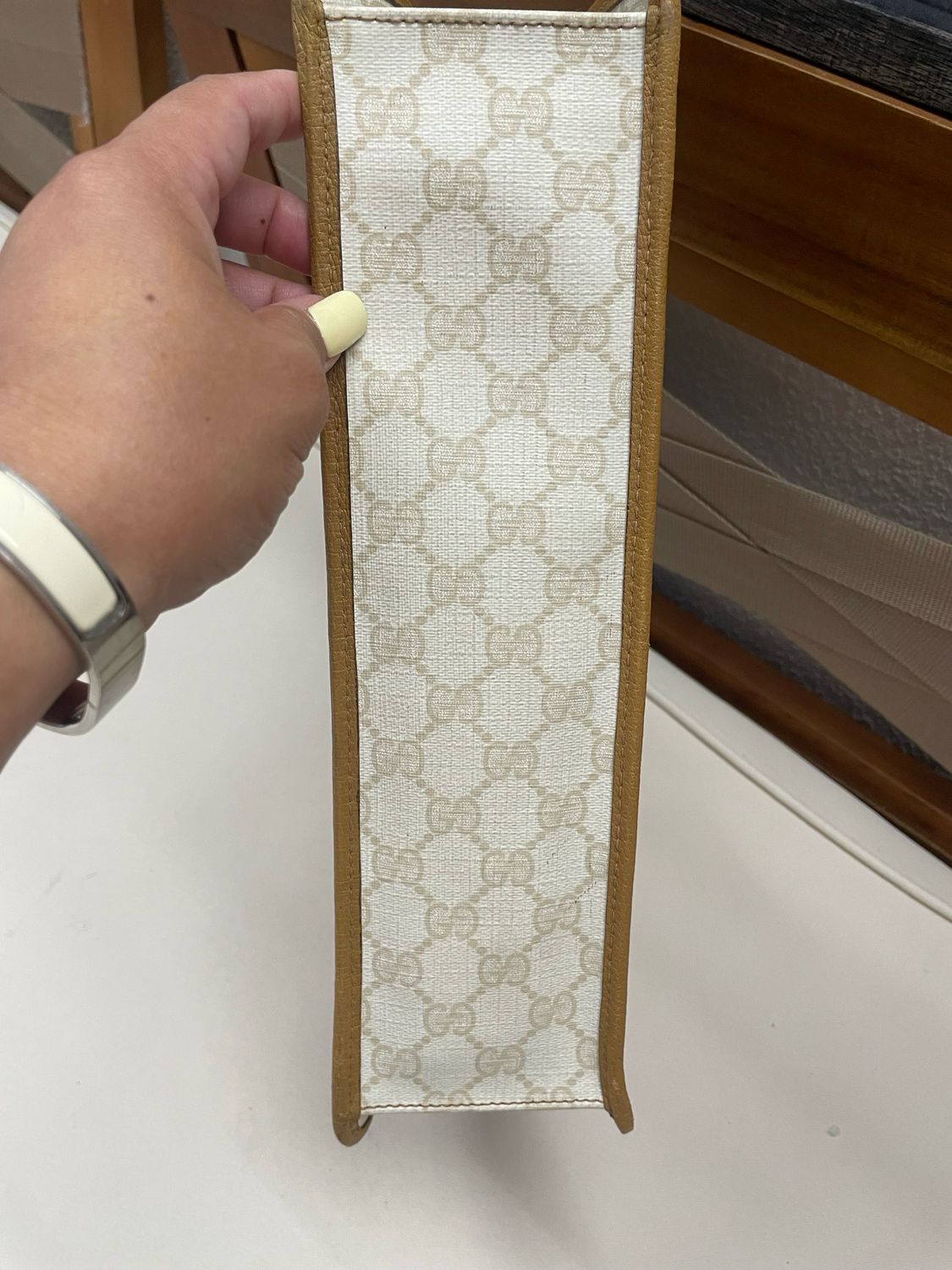 Gucci Supreme Clutch Pouch Zipper in White