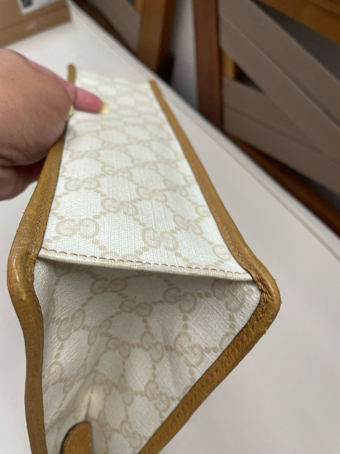 Gucci Supreme Clutch Pouch Zipper in White