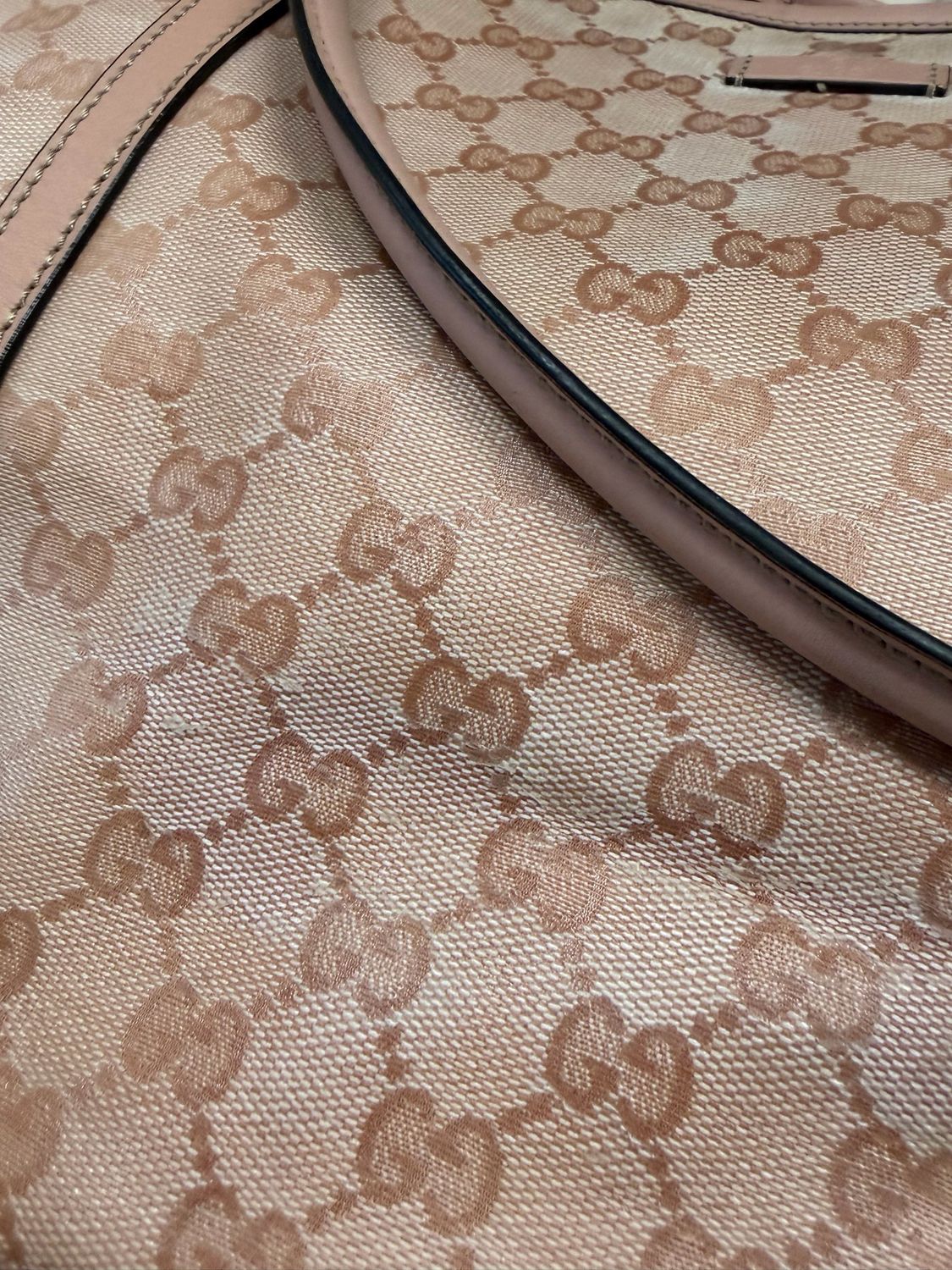 Gucci Supreme Tote in Pink
