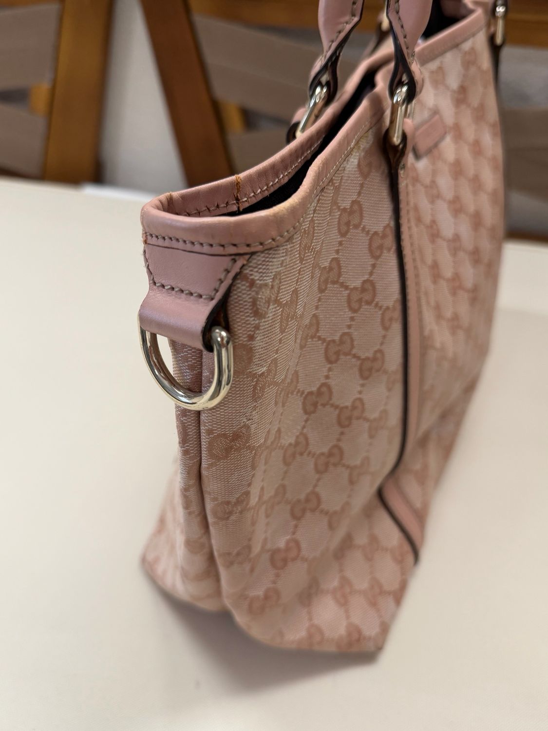 Gucci Supreme Tote in Pink