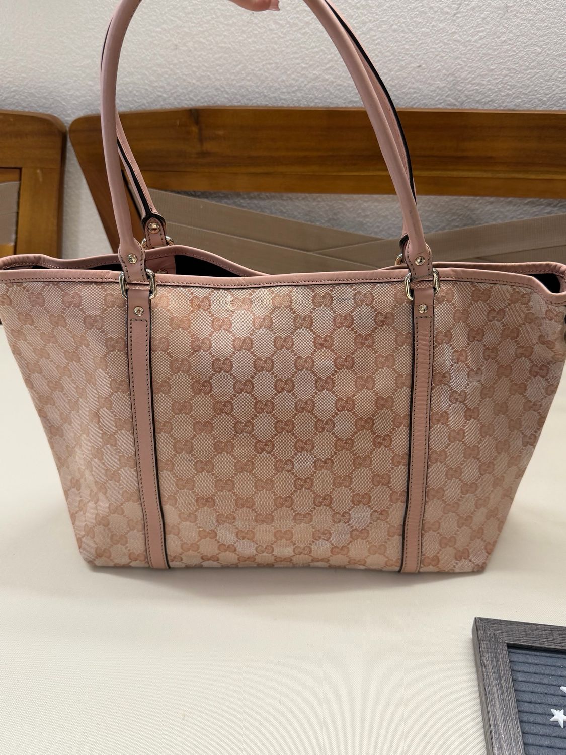 Gucci Supreme Tote in Pink