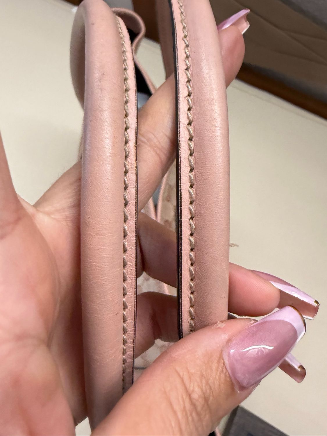 Gucci Supreme Tote in Pink