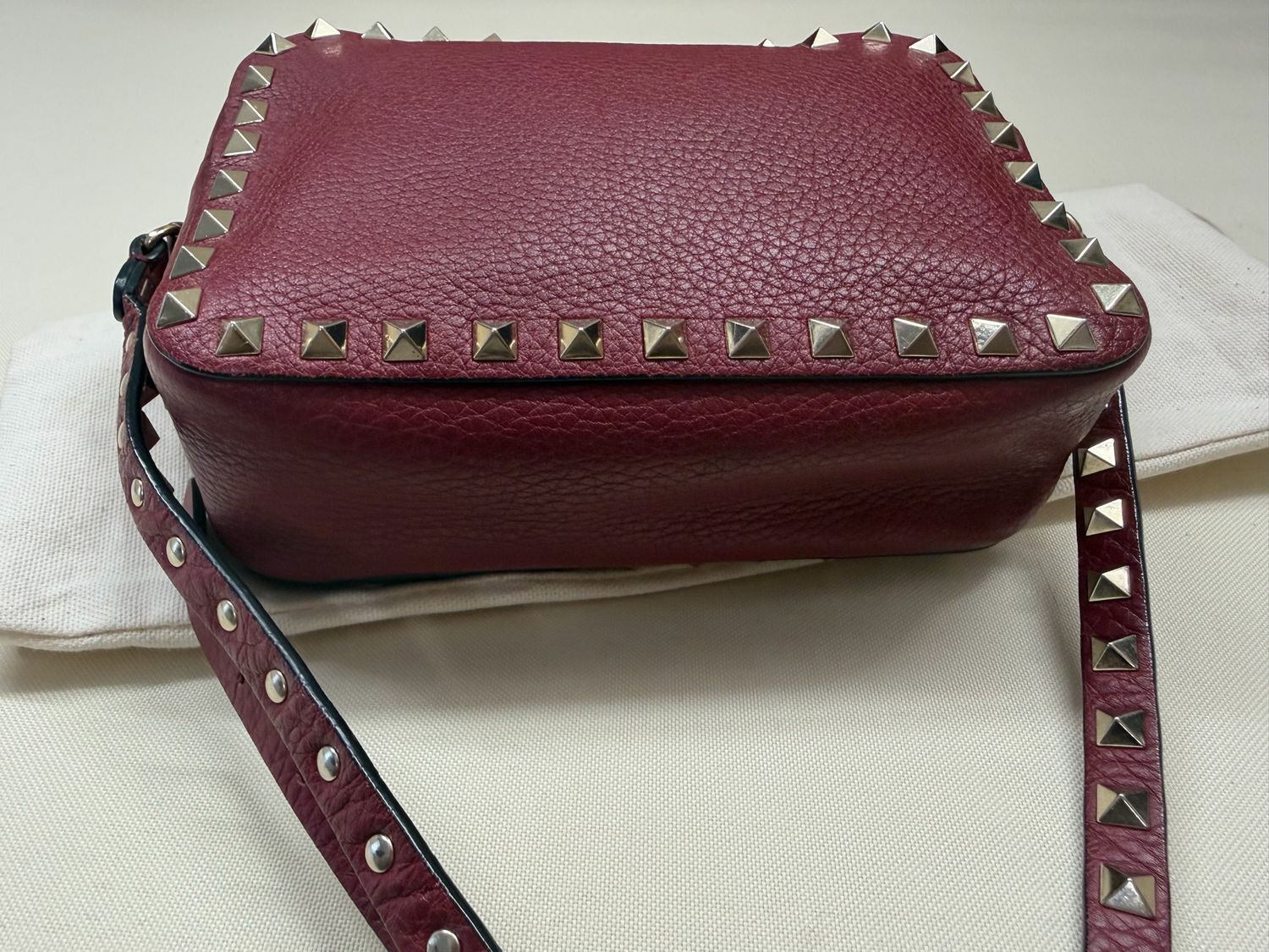 Valentino Garavani Rockstud Camera Bag Messenger Crossbody