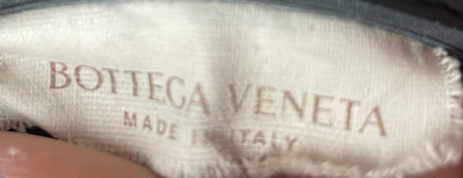 Bottega Veneta Flap Casette Messenger Sling in Black