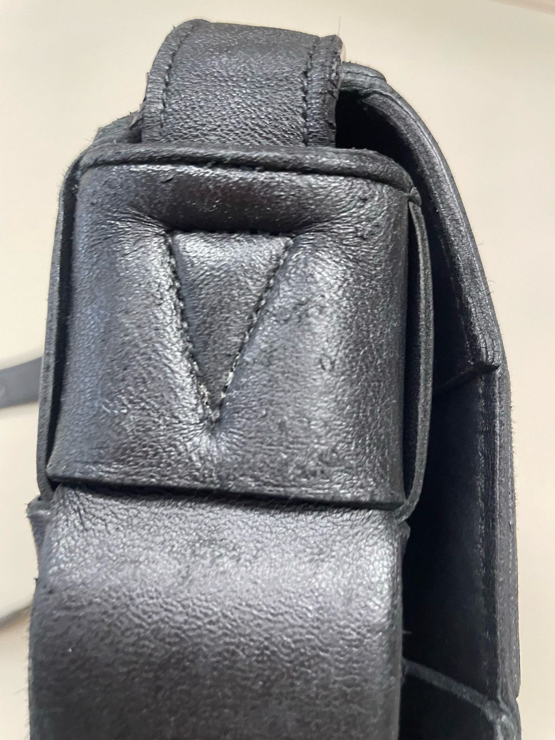 Bottega Veneta Flap Casette Messenger Sling in Black