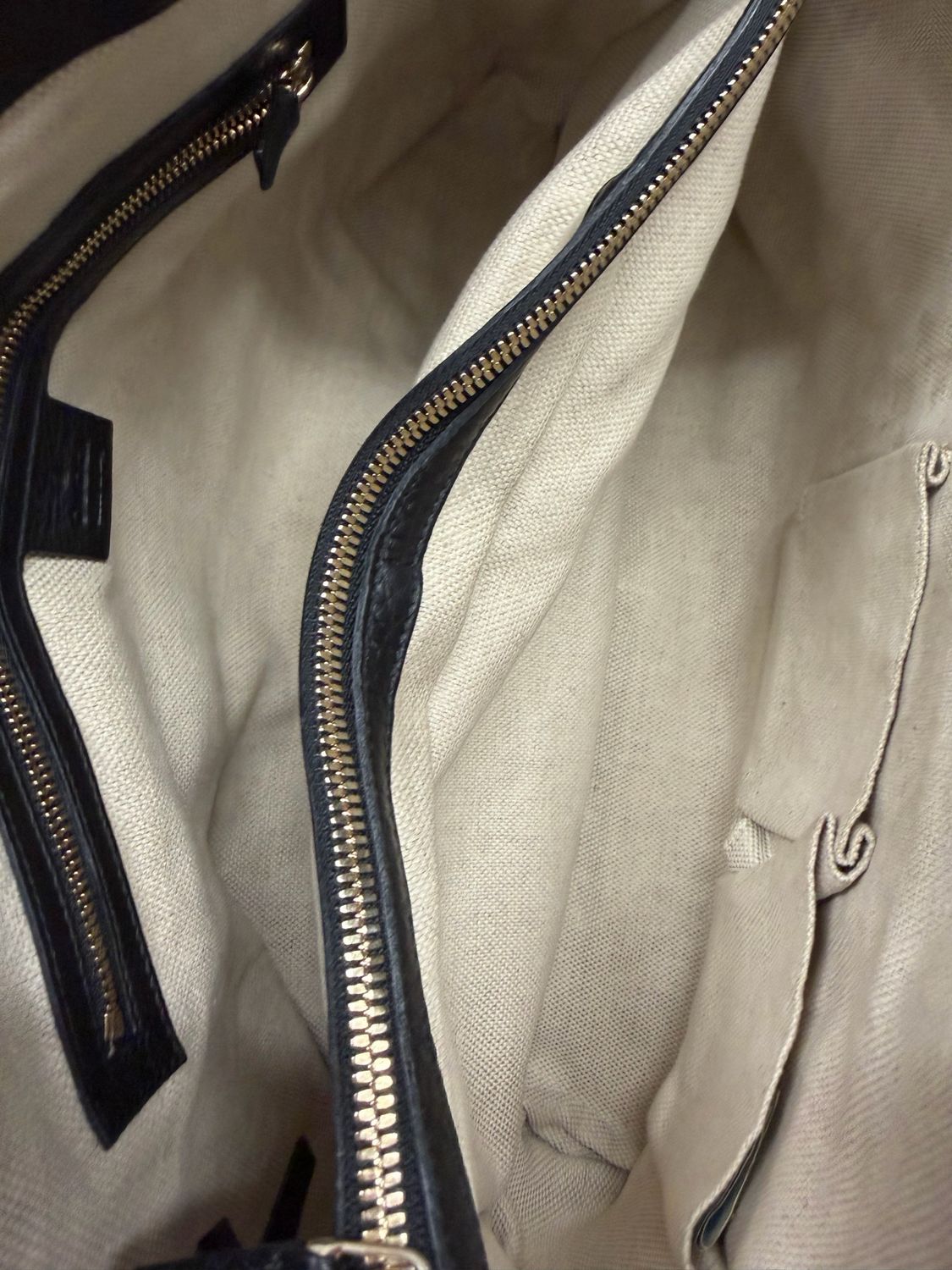 Gucci Pebbled Leather Soho Working Tote Sling in Black