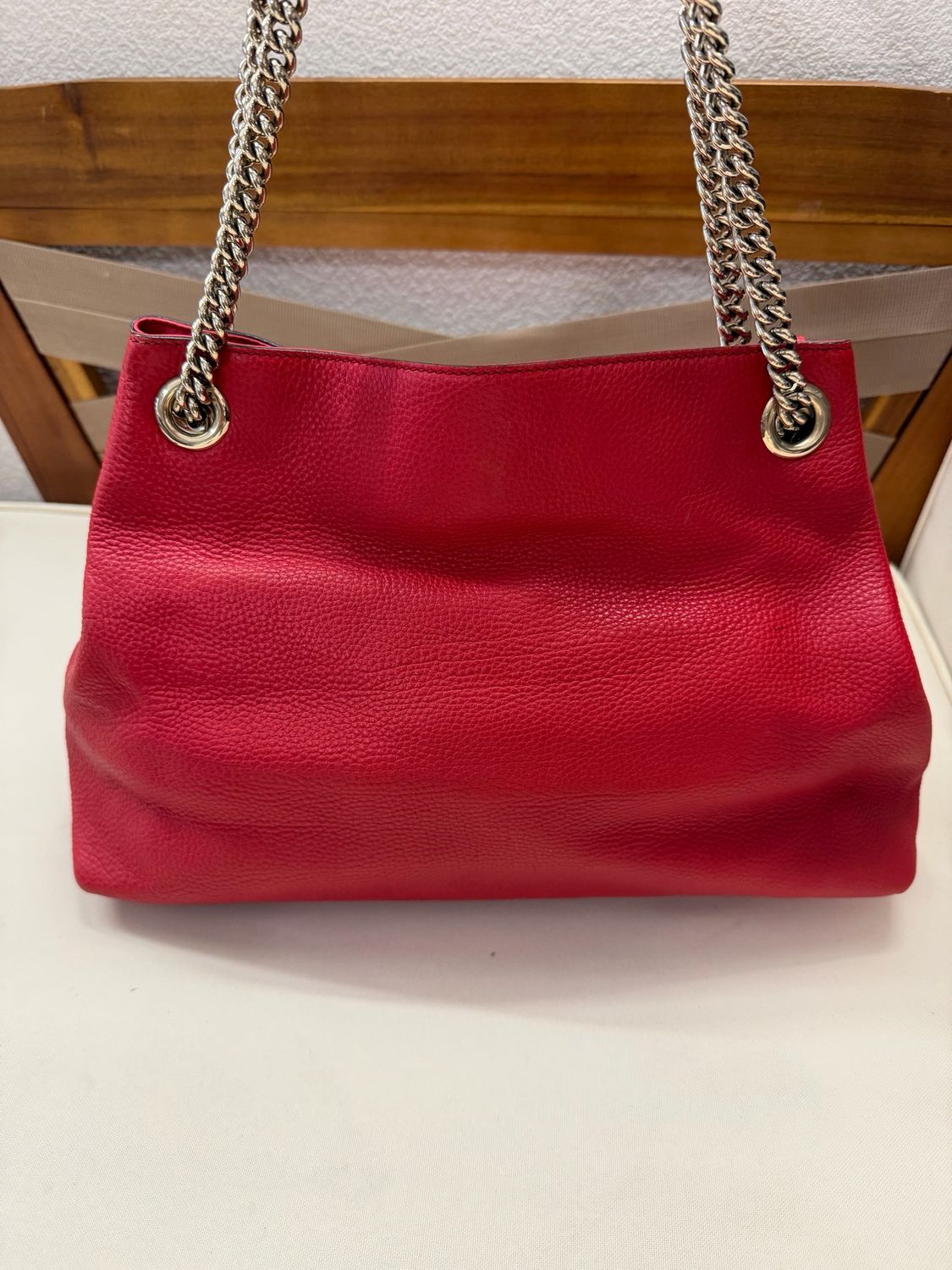 Gucci Soho Pebbled Leather Chain Tote Medium in Red