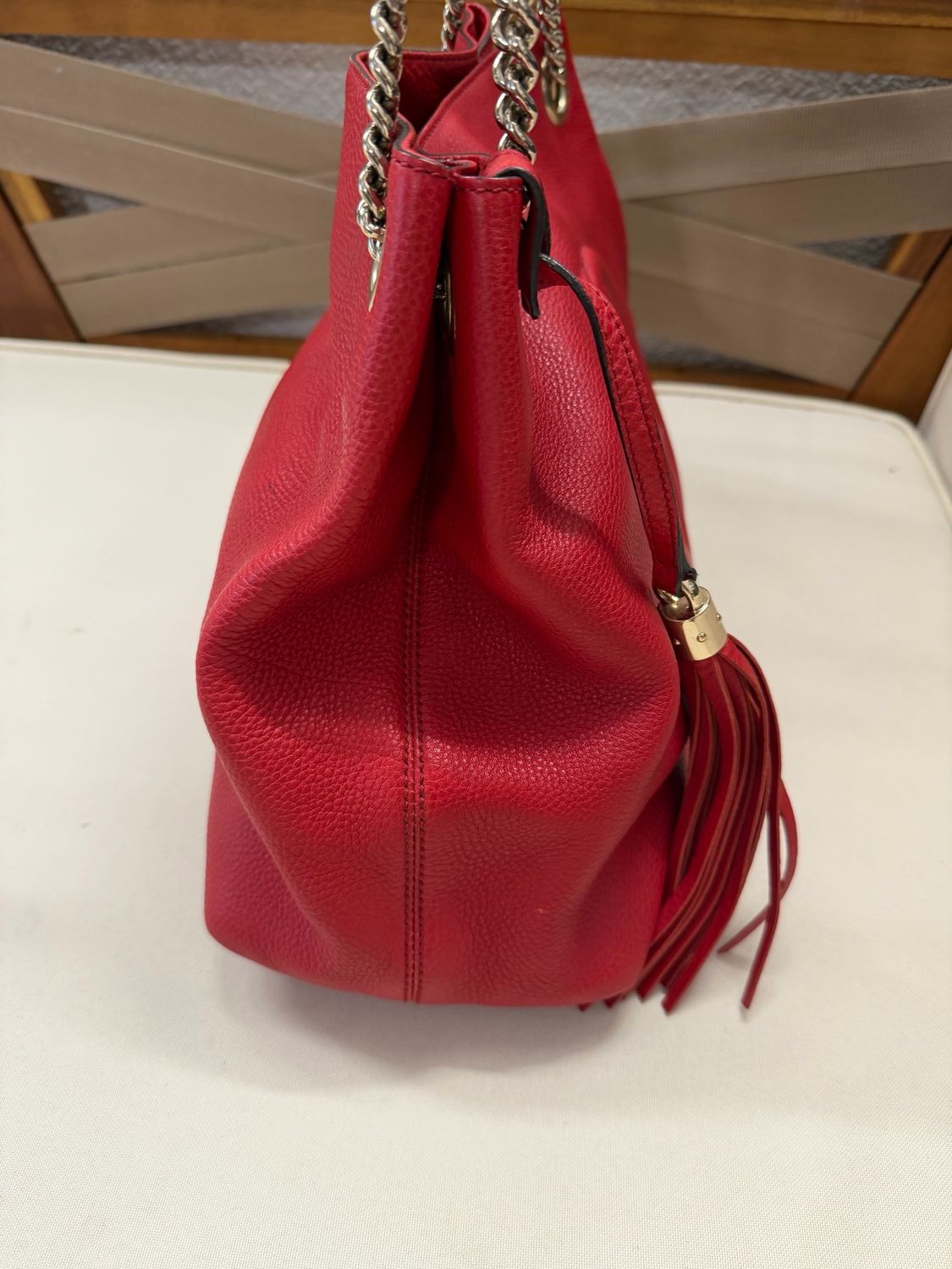 Gucci Soho Pebbled Leather Chain Tote Medium in Red