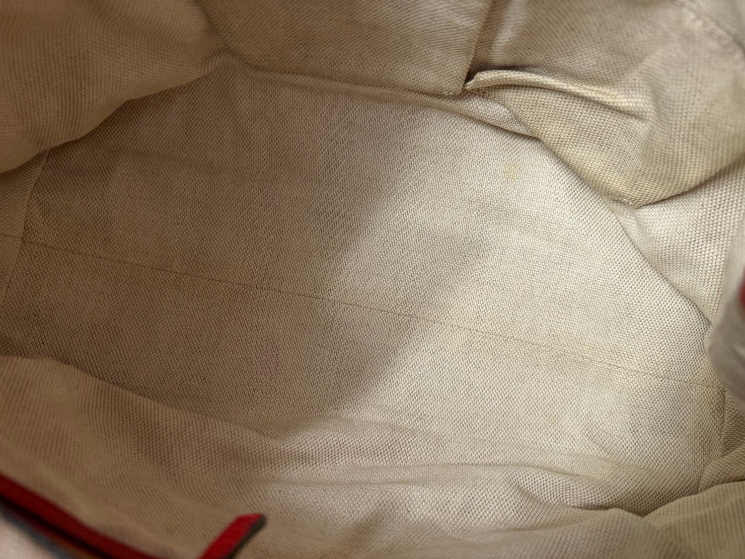 Gucci Soho Pebbled Leather Chain Tote Medium in Red