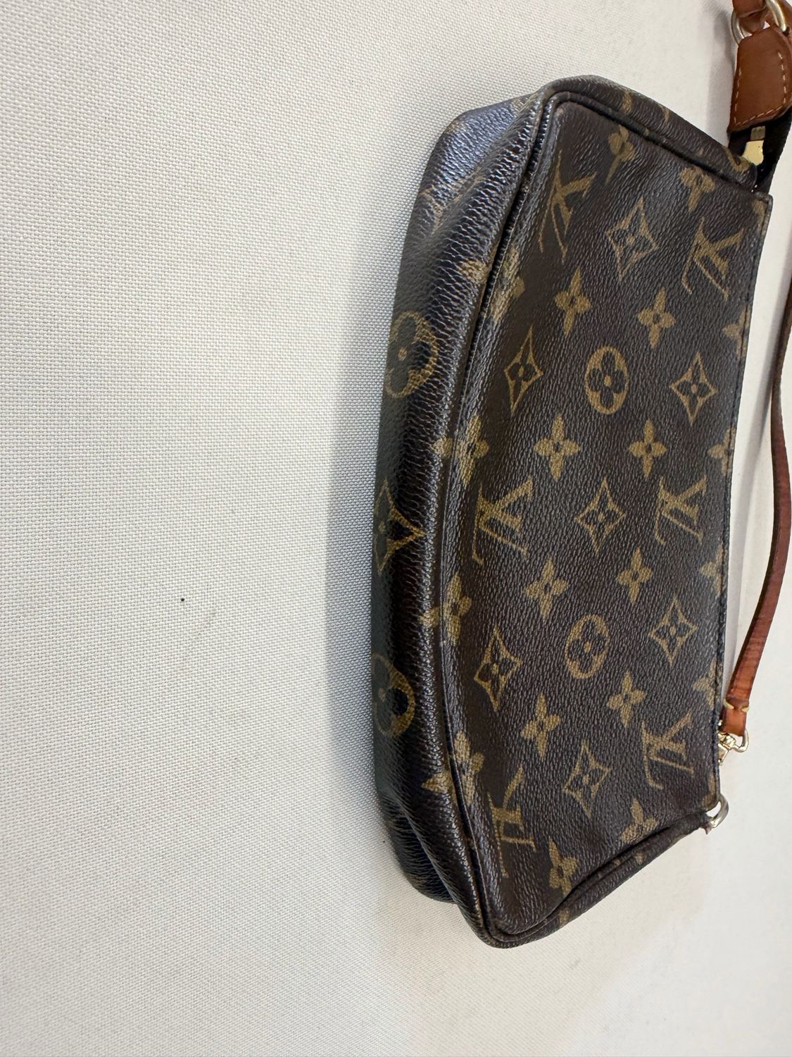 Louis Vuitton Monogram Pochette Accesories Hobo