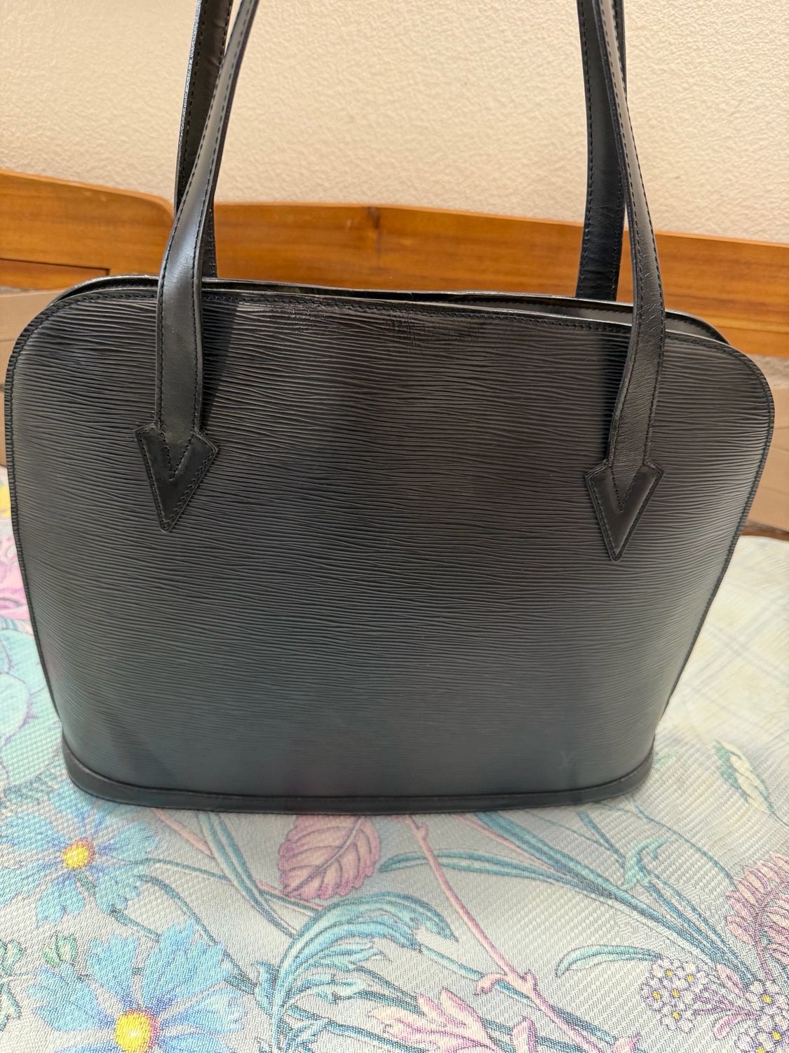 Louis Vuitton Epi Lussac Tote Shoulder in Black
