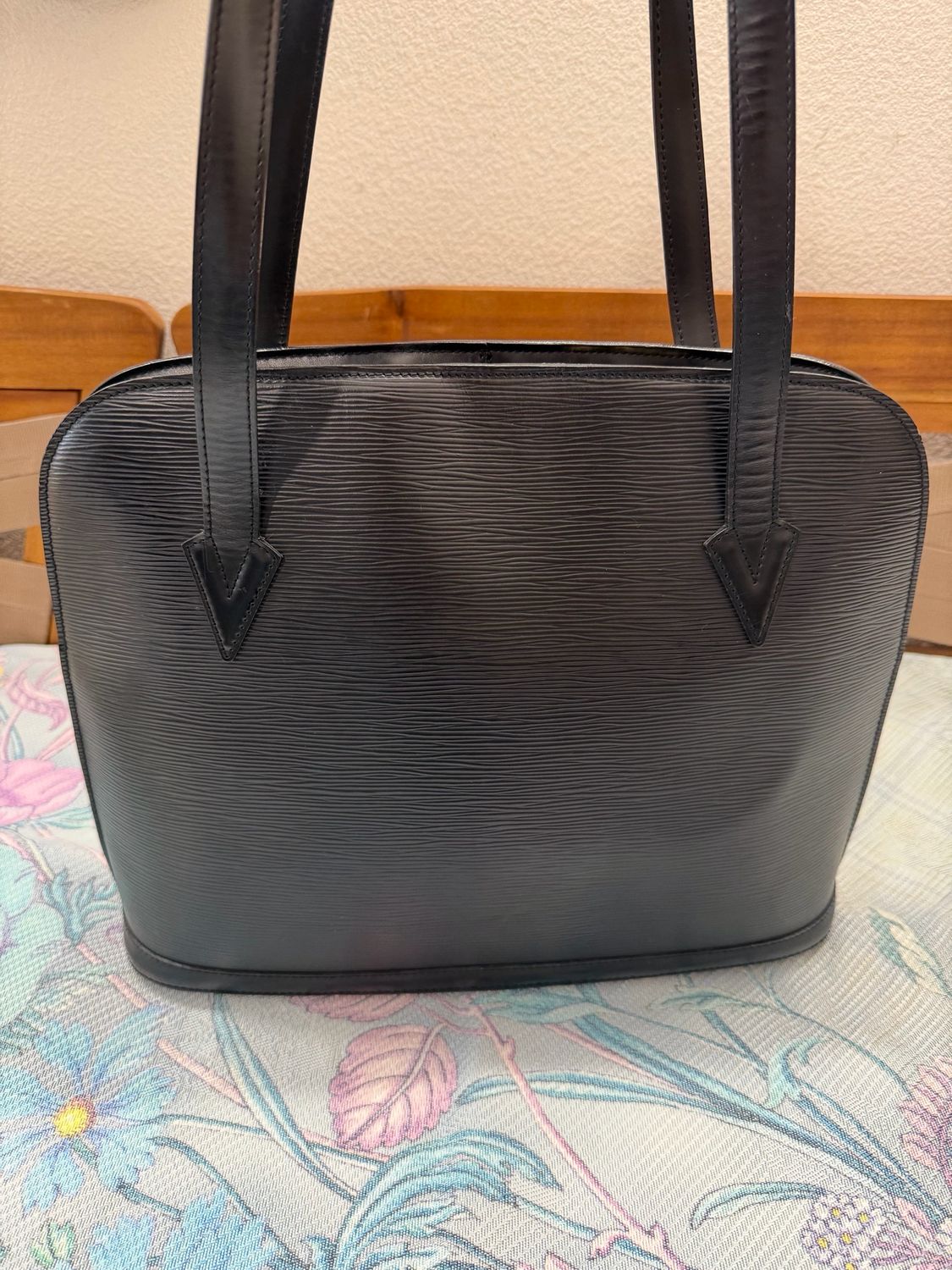 Louis Vuitton Epi Lussac Tote Shoulder in Black