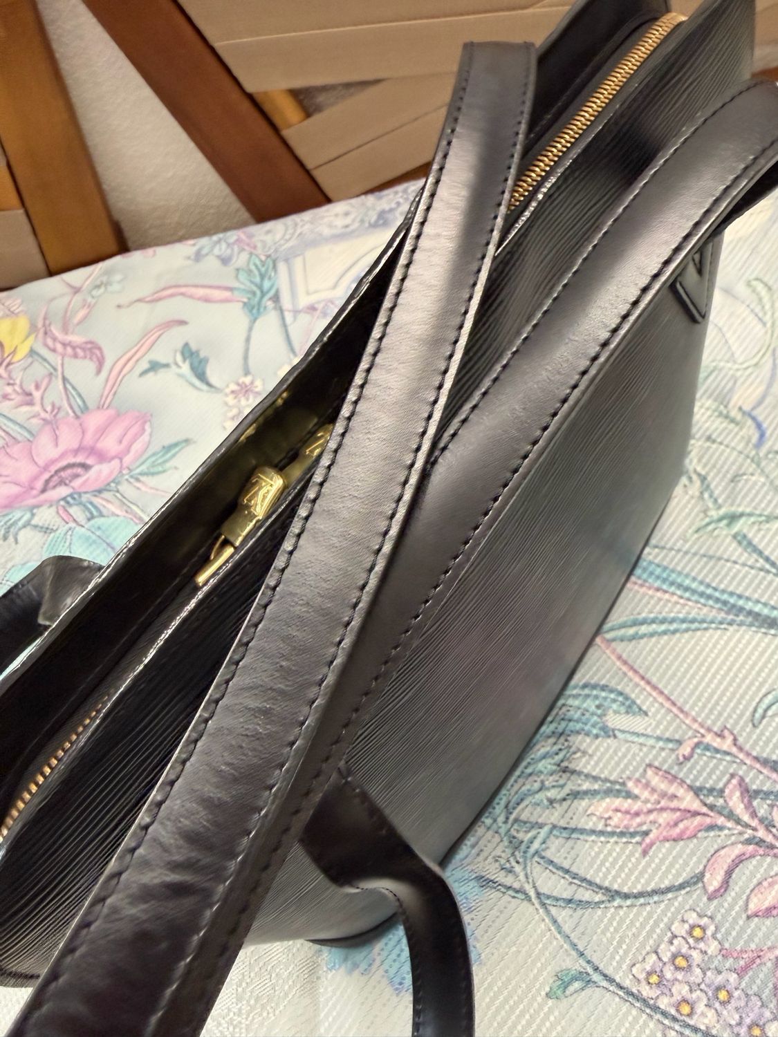 Louis Vuitton Epi Lussac Tote Shoulder in Black