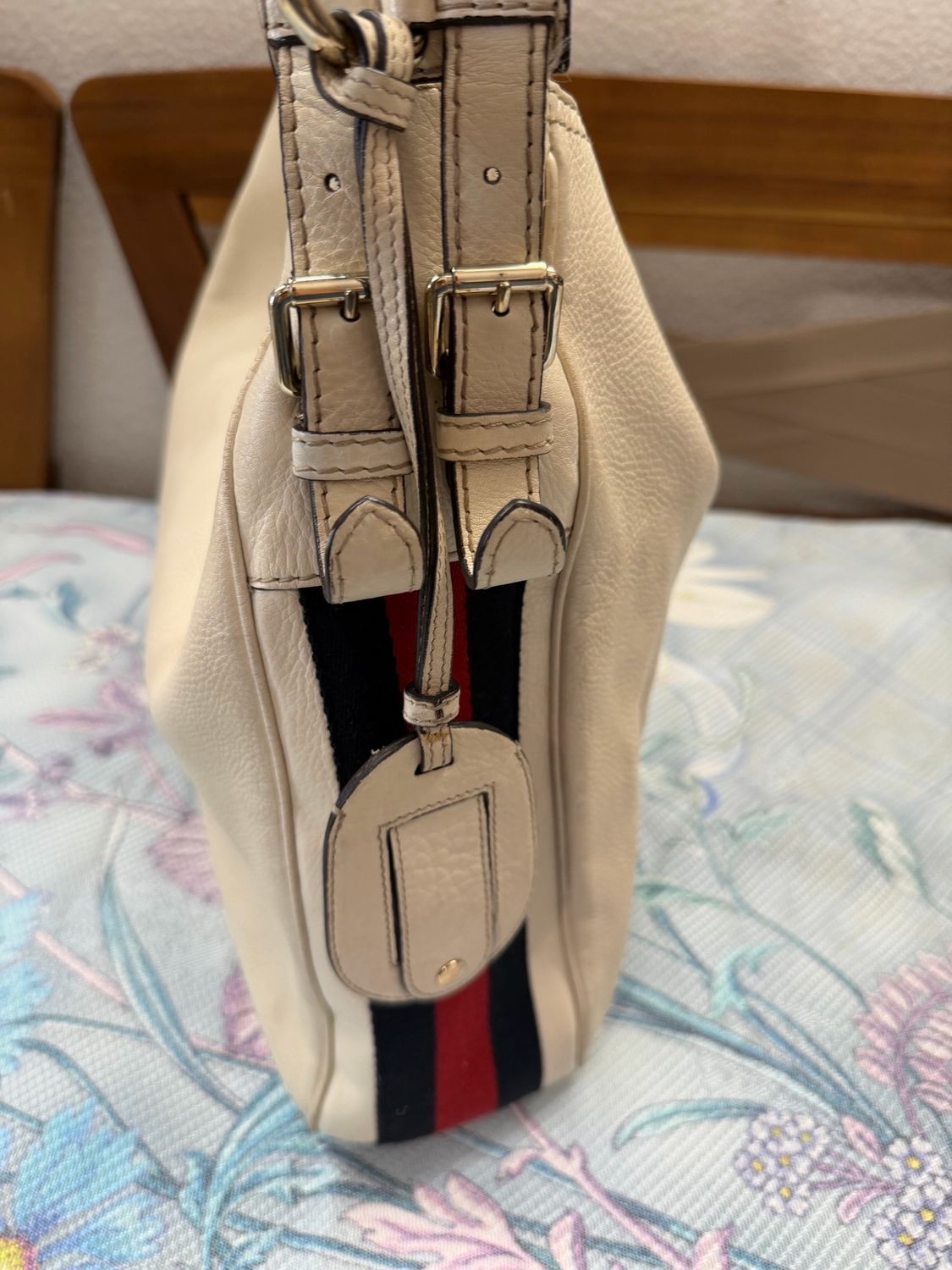 Gucci Pebbled Leather Heritage Web Hobo Shoulder in Leather 