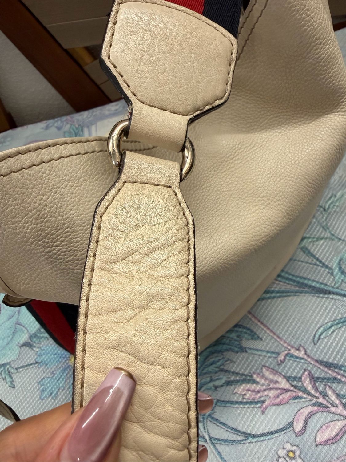 Gucci Pebbled Leather Heritage Web Hobo Shoulder in Leather 