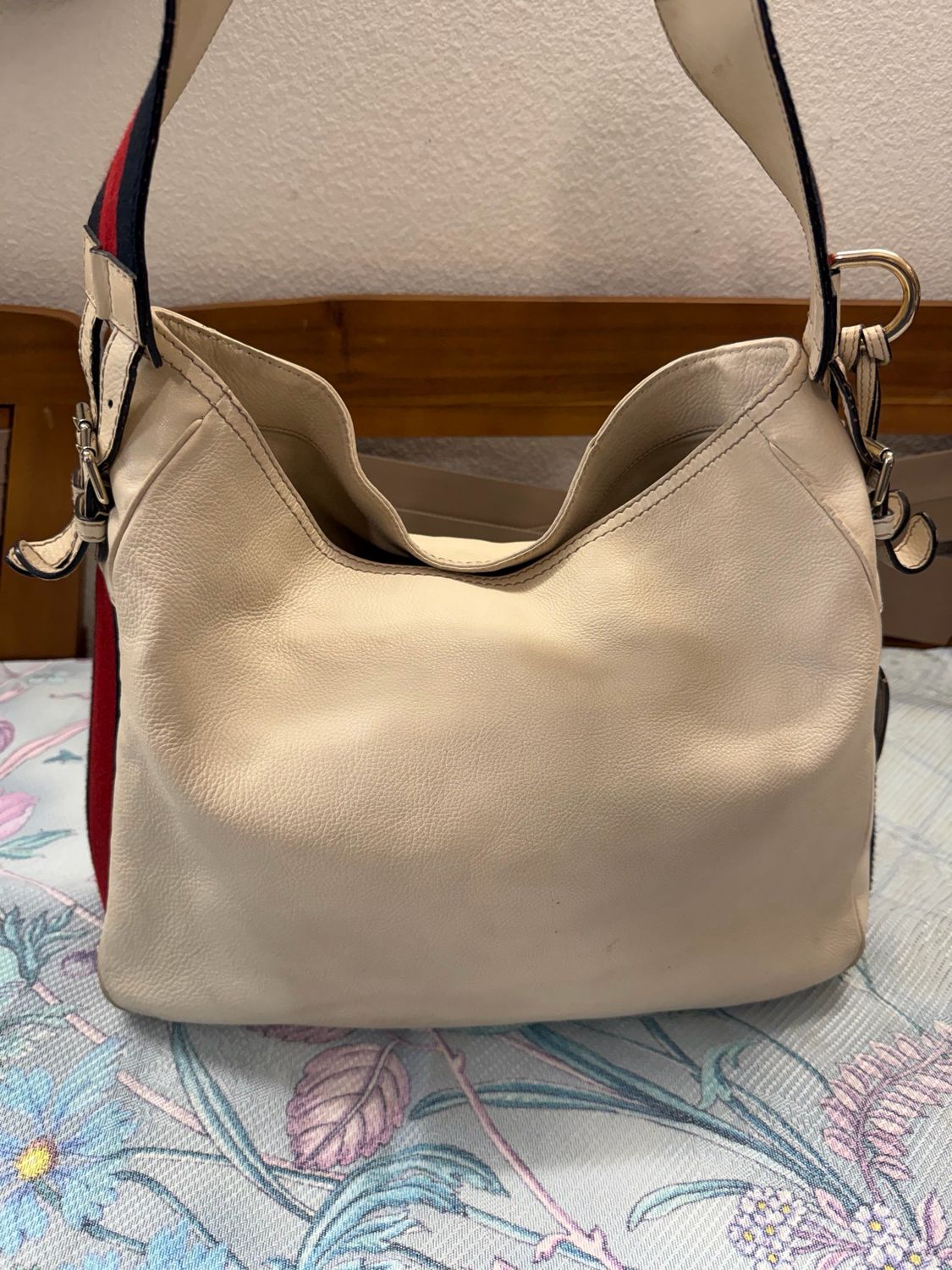 Gucci Pebbled Leather Heritage Web Hobo Shoulder in Leather 