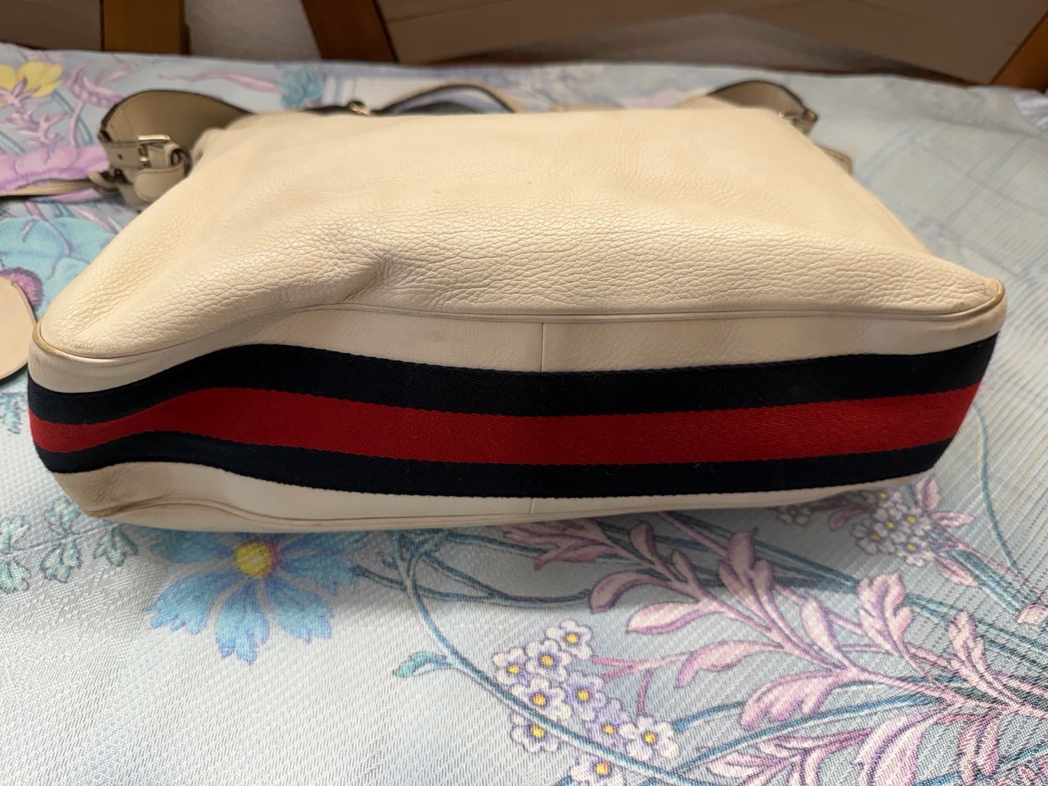 Gucci Pebbled Leather Heritage Web Hobo Shoulder in Leather 