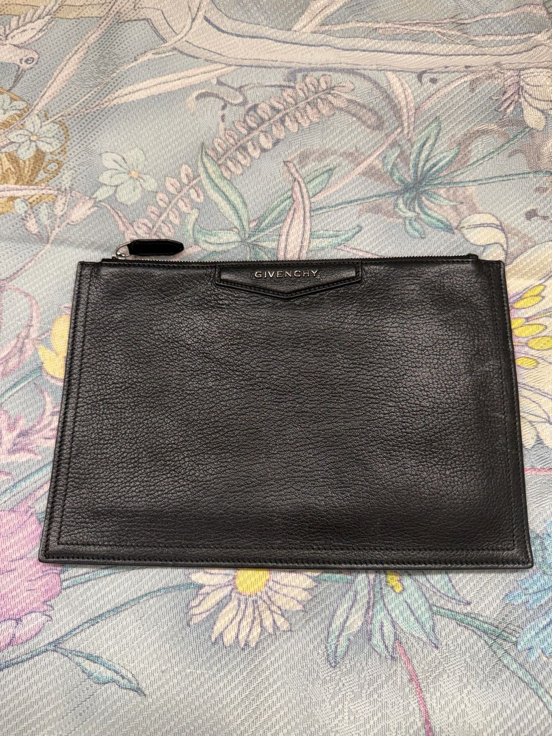 Givenchy Antigona Zipper Pouch Clutch in Black