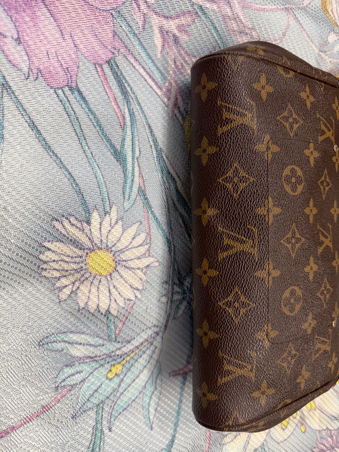 Louis Vuitton Monogram Favorite Mm Crossbody Sling