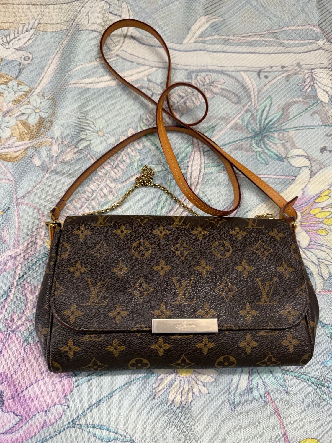 Louis Vuitton Monogram Favorite Mm Crossbody Sling