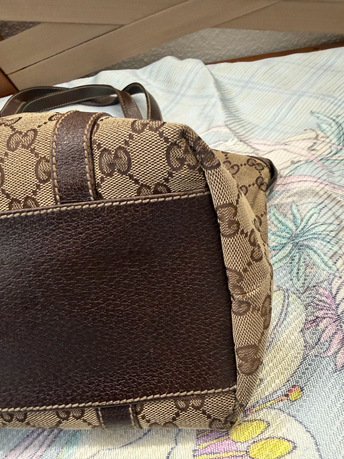 Gucci Monogram Canvas Tote Medium Zipper
