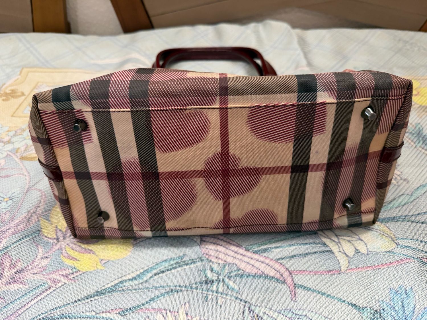 Burberry Supernova Heart Check Tote Shoulder in Medium