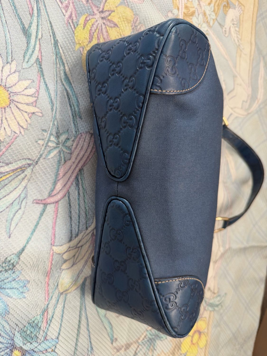 Gucci Leather Trimmed Hobo Shoulder Bag in Navy