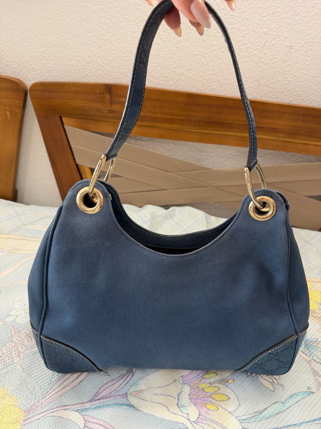 Gucci Leather Trimmed Hobo Shoulder Bag in Navy