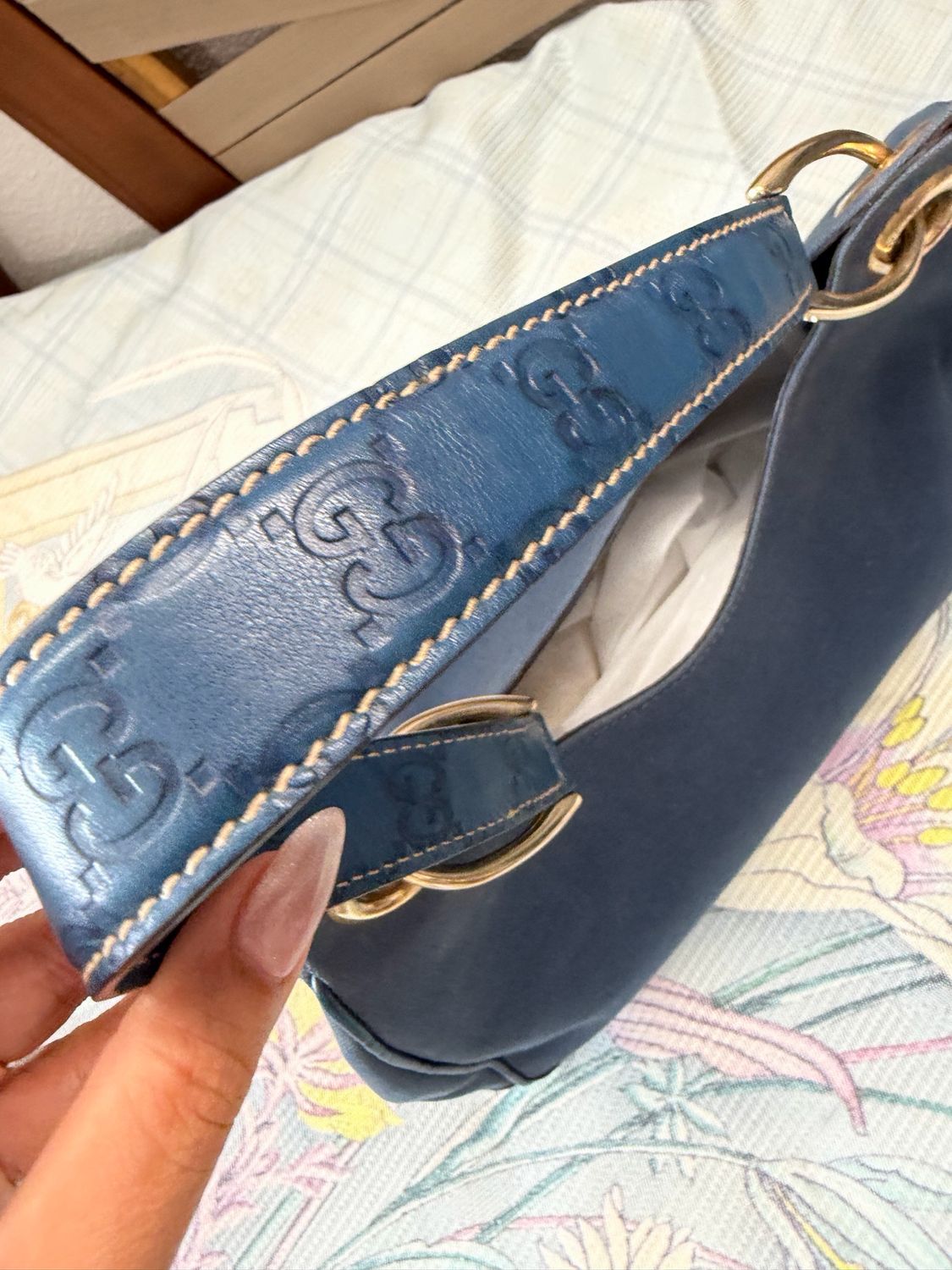 Gucci Leather Trimmed Hobo Shoulder Bag in Navy