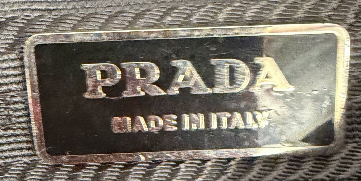 Prada Easy Shoulder Tote Pushlock Leather in Black 