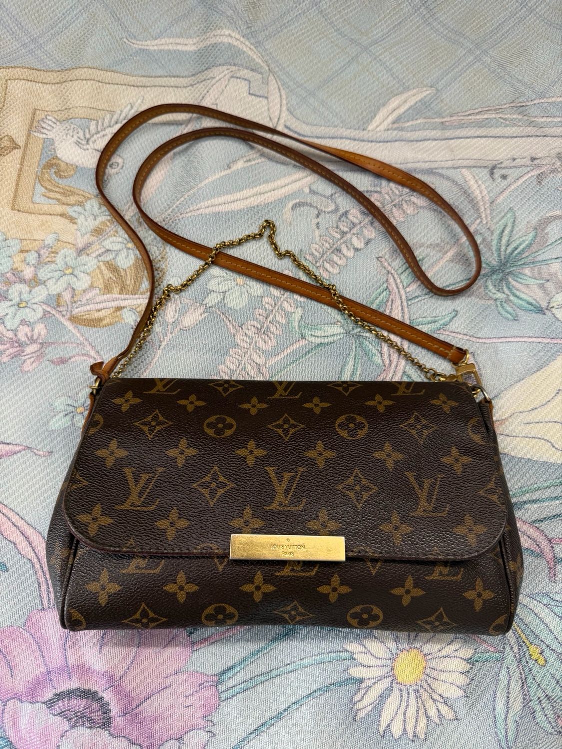 Louis Vuitton Monogram Favorite Mm Flap Clutch Sling Crossbody