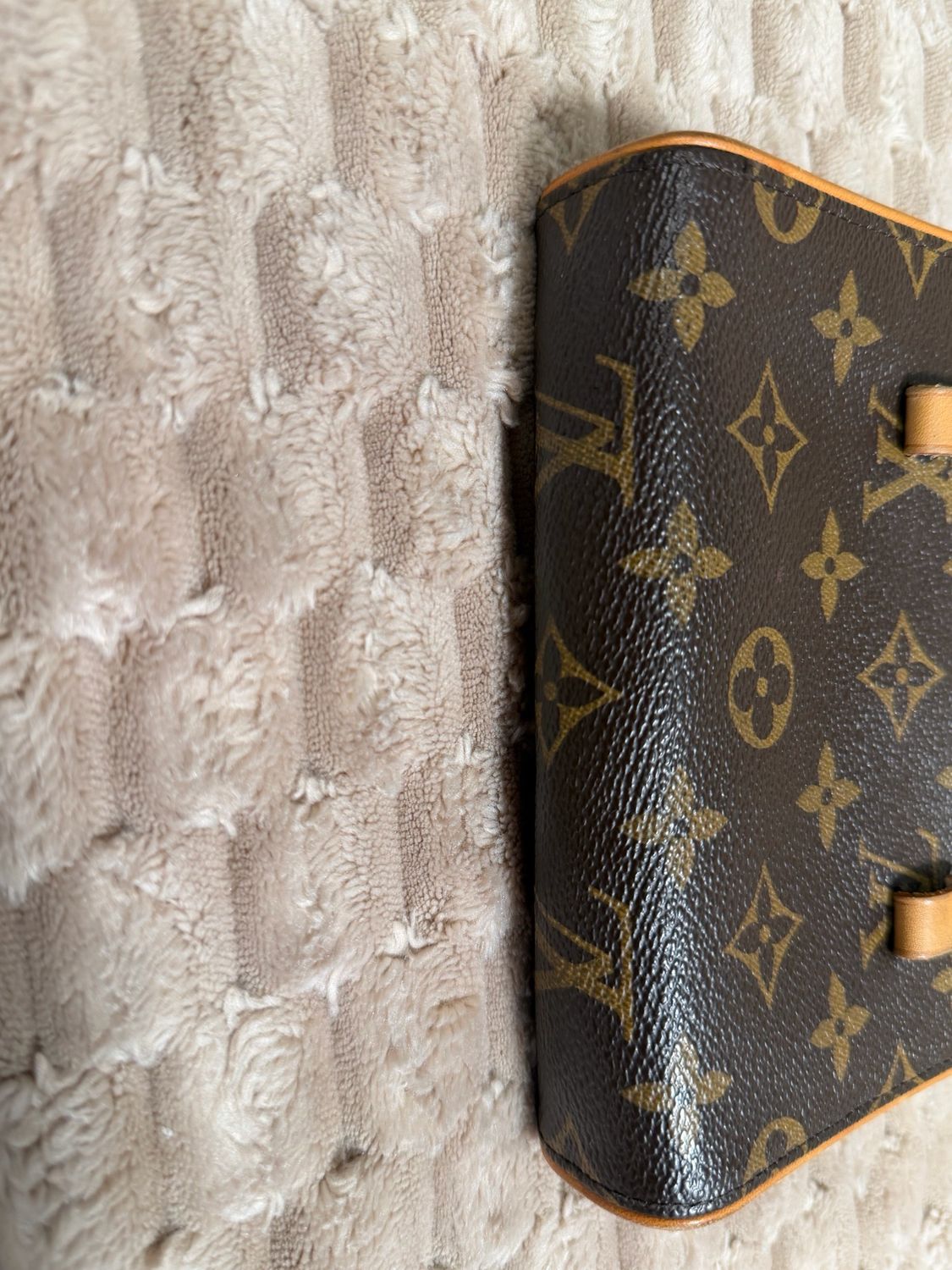 Louis Vuitton Monogram Florentine Pochette Flap