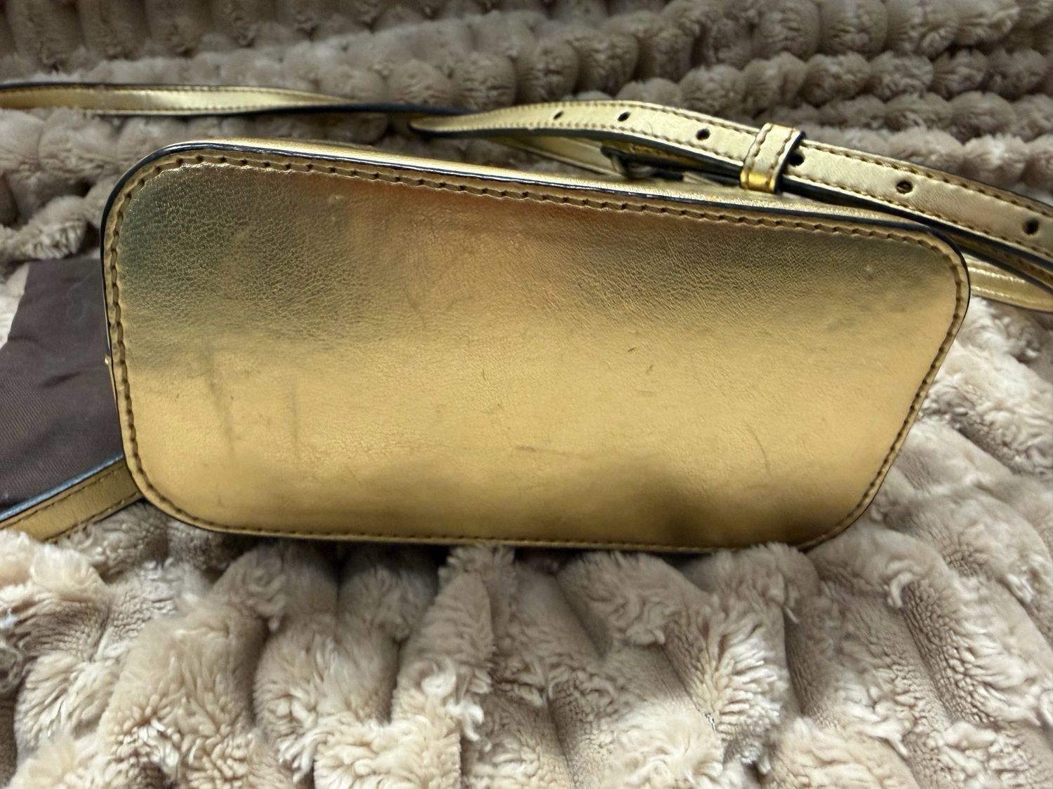 Gucci Alma Dome Guccy Sling Crossbody in Gold