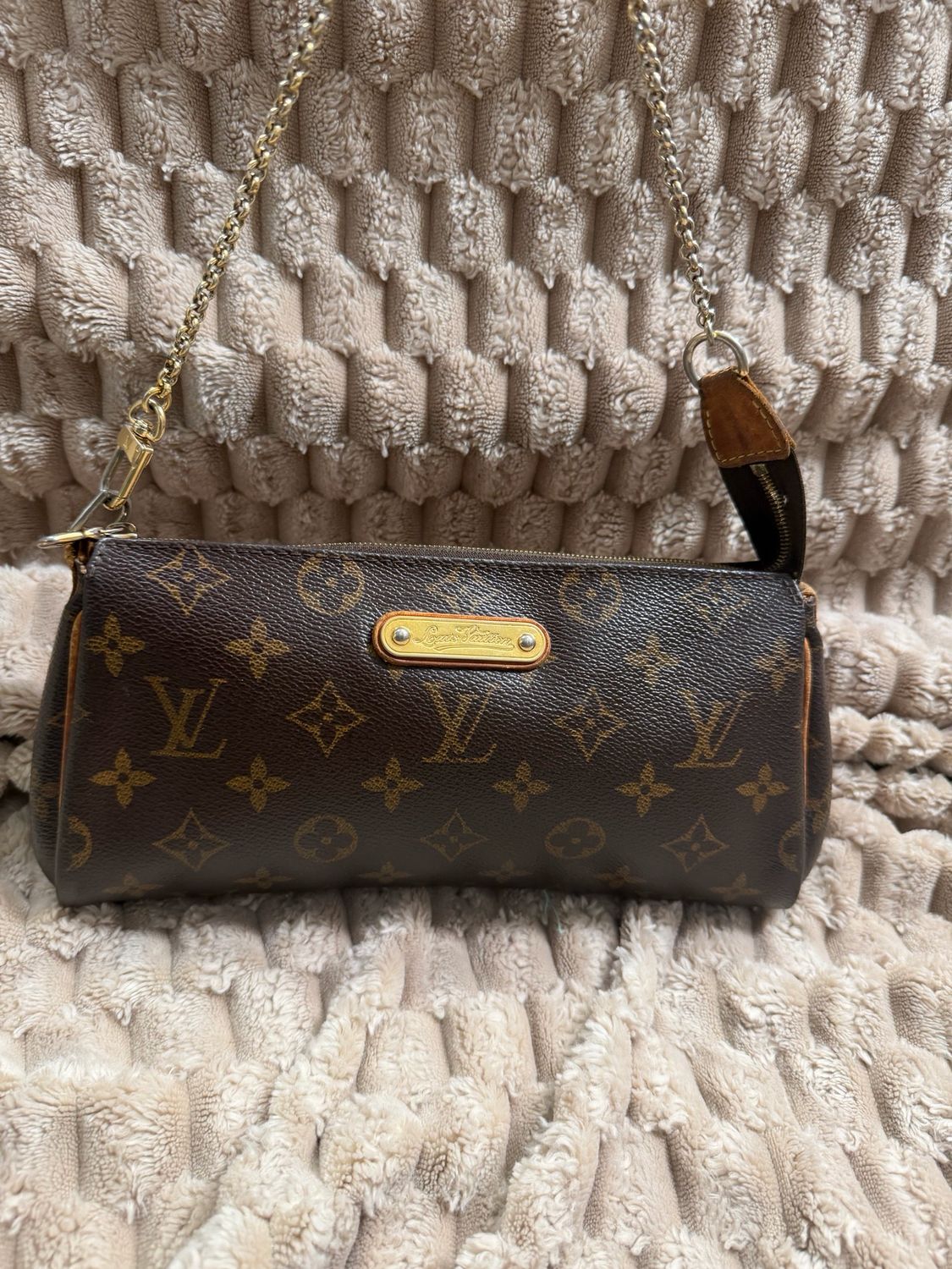 Louis Vuitton Monogram Eva Pochette Shoulder Clutch