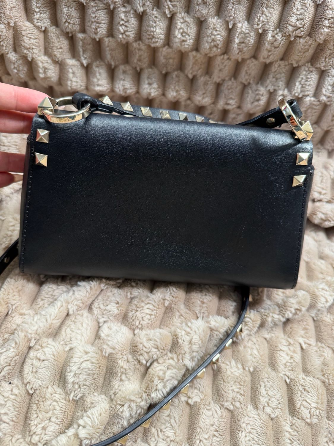 Valentino Garavani Rockstud Pouch Flap in Black